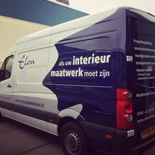 lees meer over busbelettering elon
